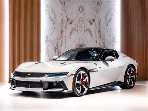 Used 2026 Ferrari 12Cilindri Spider RWD image 2