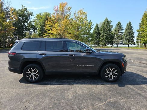 Used 2024 Jeep Grand Cherokee L Limited AWD/4WD image 7