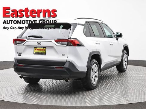 Used 2021 Toyota RAV4 LE FWD image 5