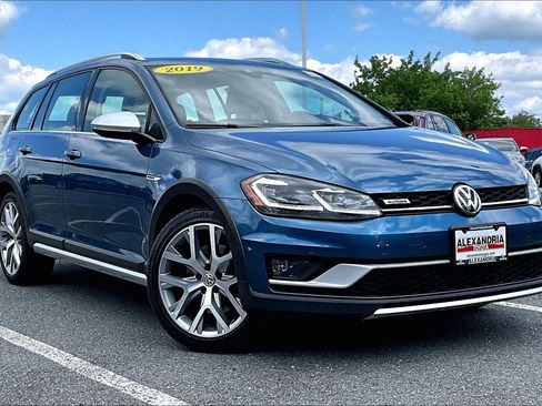 Used 2019 Volkswagen Golf Alltrack SE AWD/4WD image 2