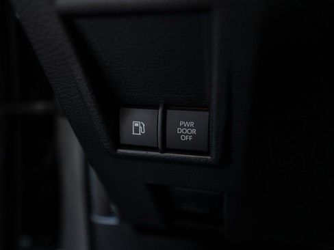 Used 2024 Toyota Sienna XLE image 23