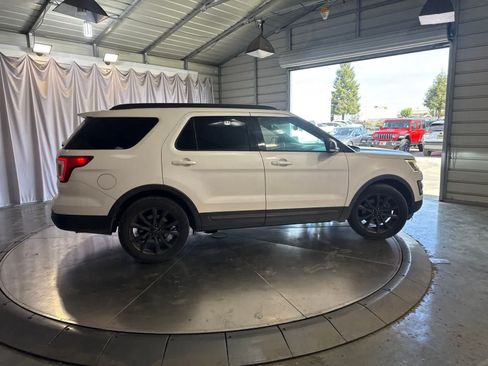 Used 2017 Ford Explorer XLT w/ Equipment Group 202A FWD image 3