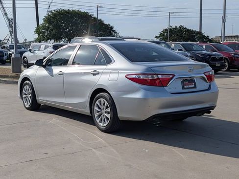 Used 2017 Toyota Camry LE FWD image 9