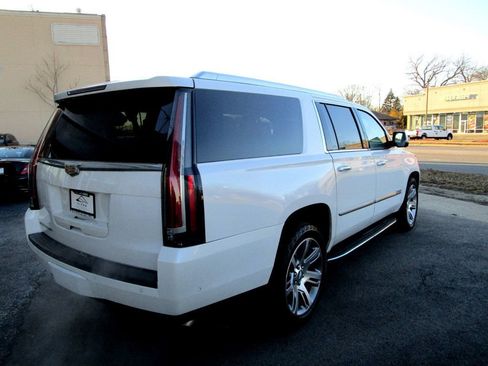 Used 2017 Cadillac Escalade ESV Luxury image 8