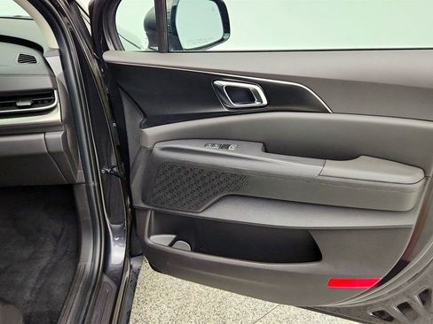 Used 2025 Kia Carnival SX w/ SX Dark Edition Package FWD image 27