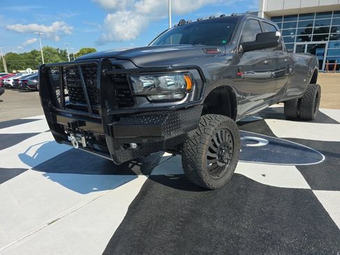 Used 2022 RAM 3500 Big Horn w/ Night Edition AWD/4WD image 3