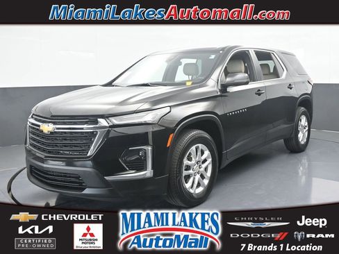 Used 2023 Chevrolet Traverse LS image 1
