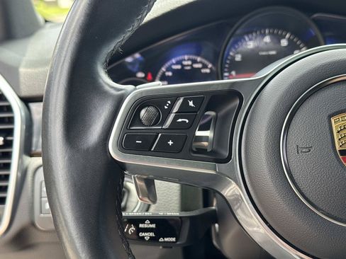 Used 2023 Porsche Cayenne AWD/4WD image 17