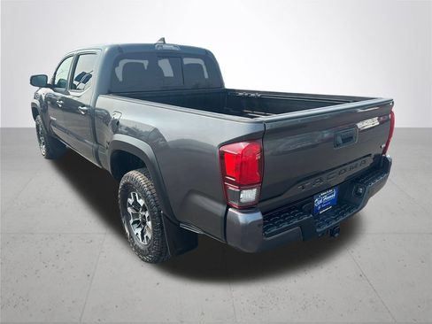 Used 2019 Toyota Tacoma TRD Off-Road w/ Technology Package AWD/4WD image 9