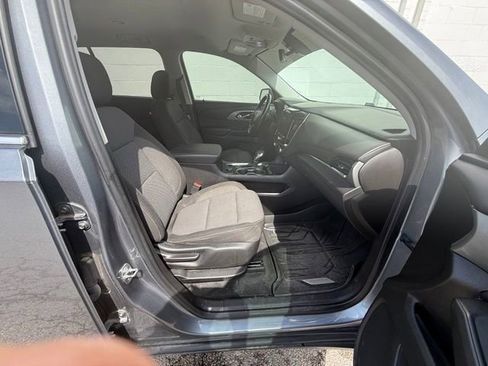 Used 2021 Chevrolet Traverse LT FWD image 18