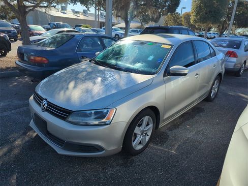 Used 2013 Volkswagen Jetta TDI image 2