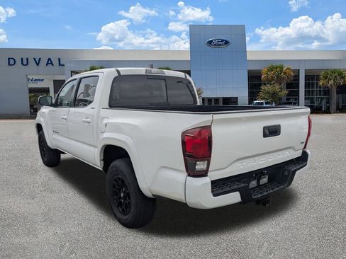 Used 2022 Toyota Tacoma SR5 w/ Technology Package image 6