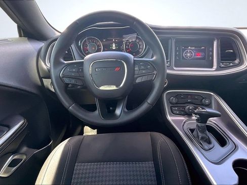 Used 2015 Dodge Challenger SXT RWD image 10