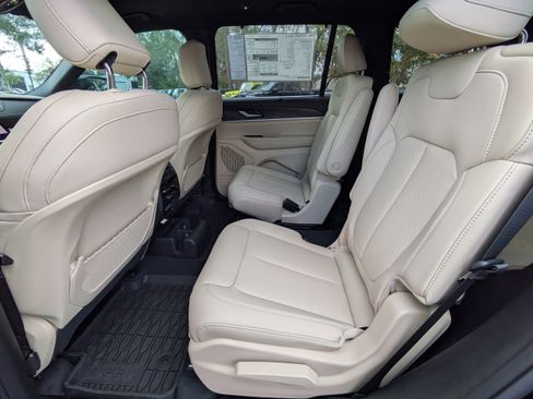 New 2025 Jeep Grand Cherokee L Limited image 15