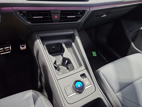 New 2026 Volkswagen Tiguan SE R-Line FWD image 23