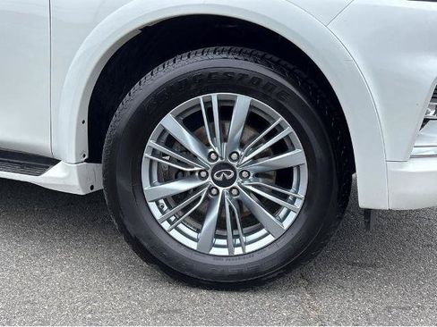 Used 2023 INFINITI QX80 Luxe w/ All-Season Package AWD/4WD image 4