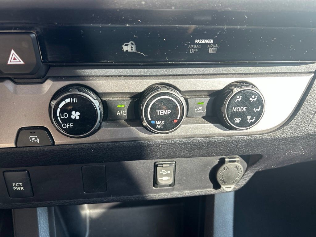 Used 2016 Toyota Tacoma SR5 w/ Towing Package RWD image 15