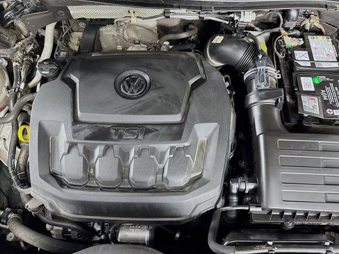 Used 2018 Volkswagen Tiguan SE w/ Panoramic Sunroof Package image 40