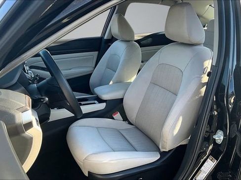 Used 2025 Nissan Altima 2.5 SV FWD image 20