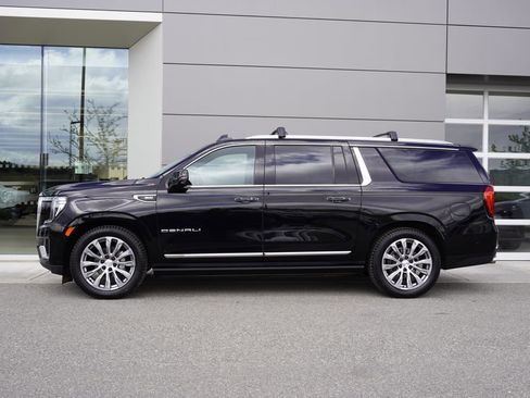 Used 2023 GMC Yukon XL Denali AWD/4WD image 8