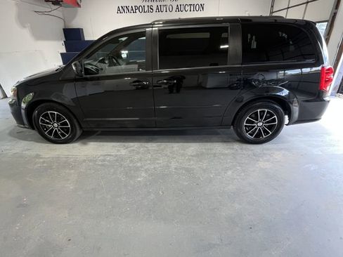 Used 2017 Dodge Grand Caravan GT FWD image 1