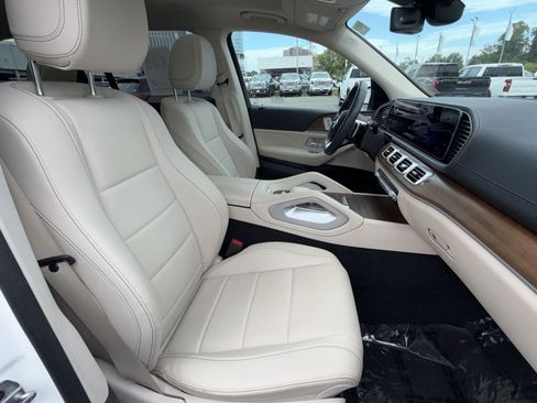 Used 2024 Mercedes-Benz GLS 450 4MATIC image 27