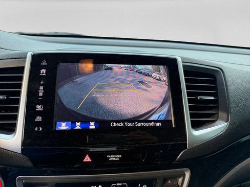 Used 2018 Honda Pilot Touring image 16