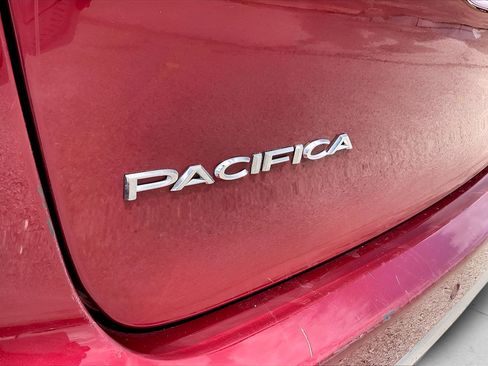Certified 2023 Chrysler Pacifica Touring-L FWD image 21