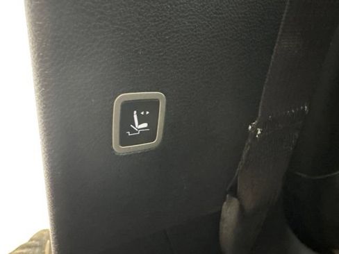 Used 2025 Chrysler Pacifica Limited FWD image 26