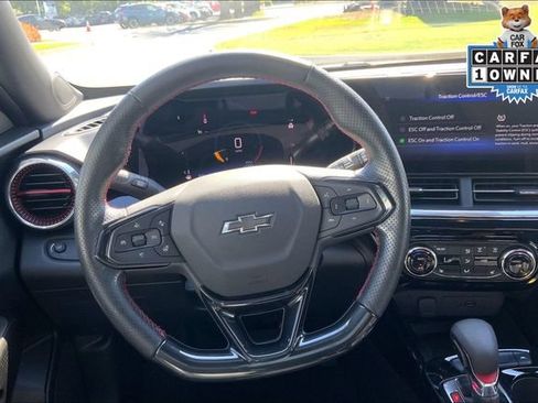 Used 2024 Chevrolet Trax RS w/ Sunroof Package FWD image 4