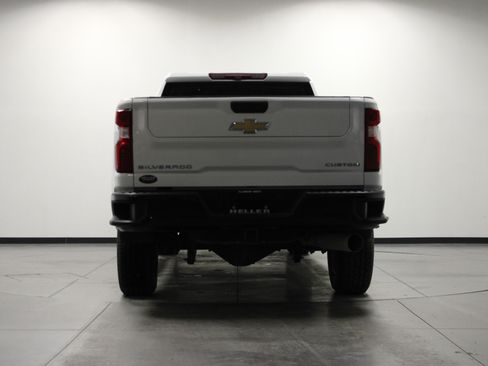 Used 2022 Chevrolet Silverado 2500 Custom w/ Custom Value Package AWD/4WD image 5