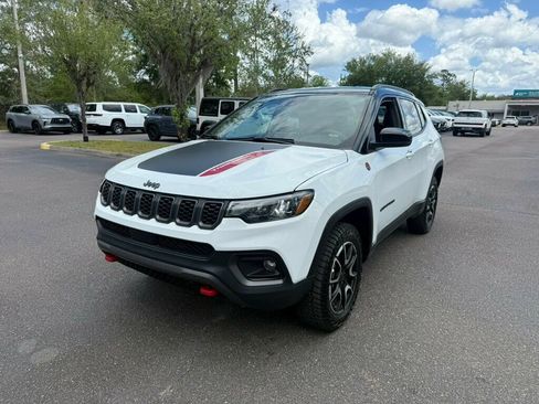 Used 2025 Jeep Compass Trailhawk image 1