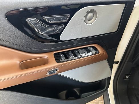 Used 2024 Lincoln Aviator Reserve w/ Equipment Group 201A image 11