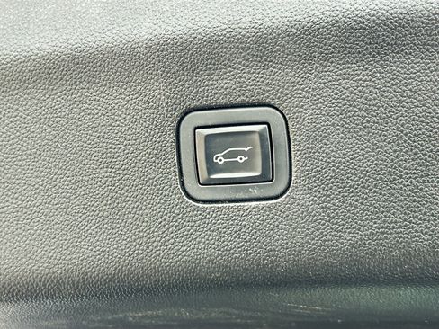 Used 2019 Buick Enclave Premium w/ Experience Buick Package image 32