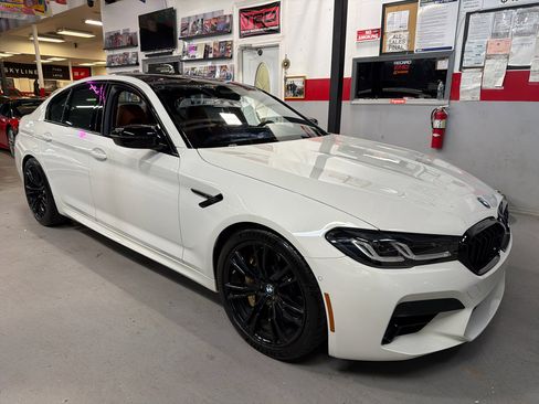 Used 2023 BMW M5 image 3