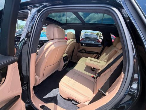 Used 2023 Porsche Cayenne GTS AWD/4WD image 10