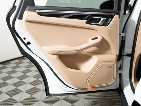 New 2026 Porsche Macan image 30