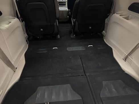 Used 2023 Chrysler Pacifica Touring-L image 29