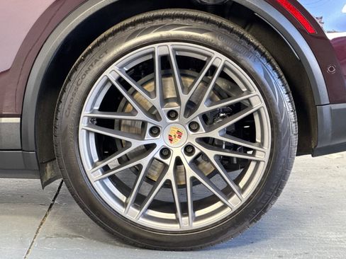 Certified 2025 Porsche Macan 4S Electric AWD/4WD image 34