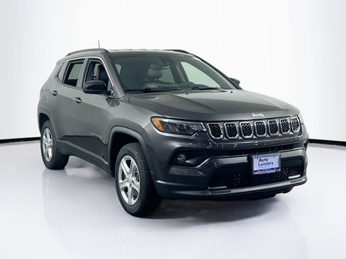 Used 2023 Jeep Compass Latitude w/ Convenience Group AWD/4WD image 3
