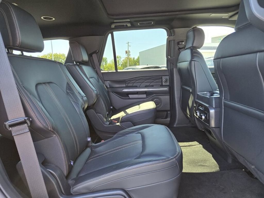 Certified 2024 Ford Expedition Platinum AWD/4WD image 17
