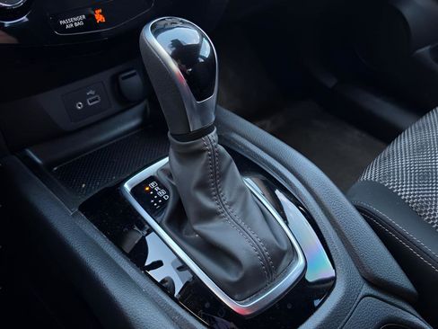 Used 2020 Nissan Rogue Sport SV image 13