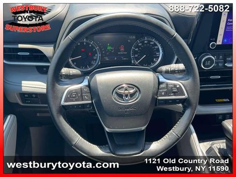 Used 2023 Toyota Highlander XLE AWD/4WD image 15
