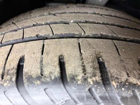 Used 2022 Tesla Model Y Long Range image 37