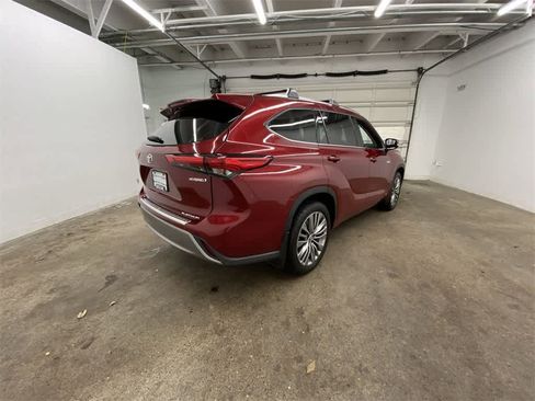 Used 2020 Toyota Highlander Platinum image 6