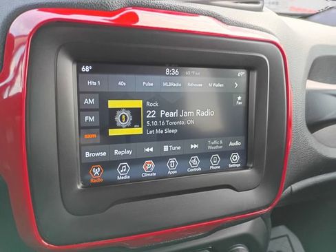 Used 2021 Jeep Renegade Latitude w/ Convenience Group AWD/4WD image 13