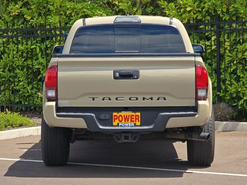 Used 2019 Toyota Tacoma TRD Sport AWD/4WD image 5