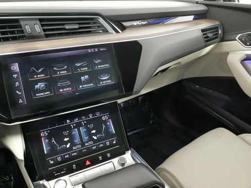 Used 2019 Audi e-tron Prestige w/ Prestige Package image 48