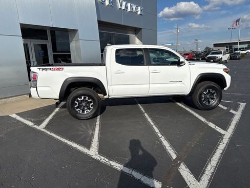 Used 2023 Toyota Tacoma TRD Off-Road image 7