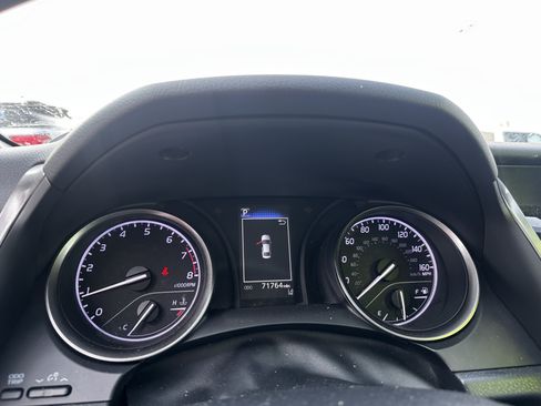 Used 2021 Toyota Camry SE FWD image 7